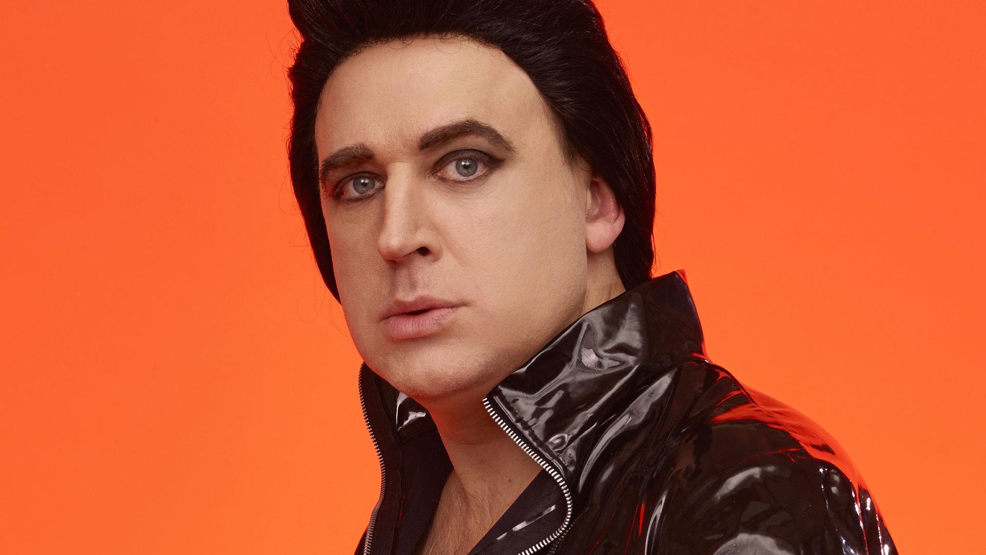 Tim Vine is Plastic Elvis